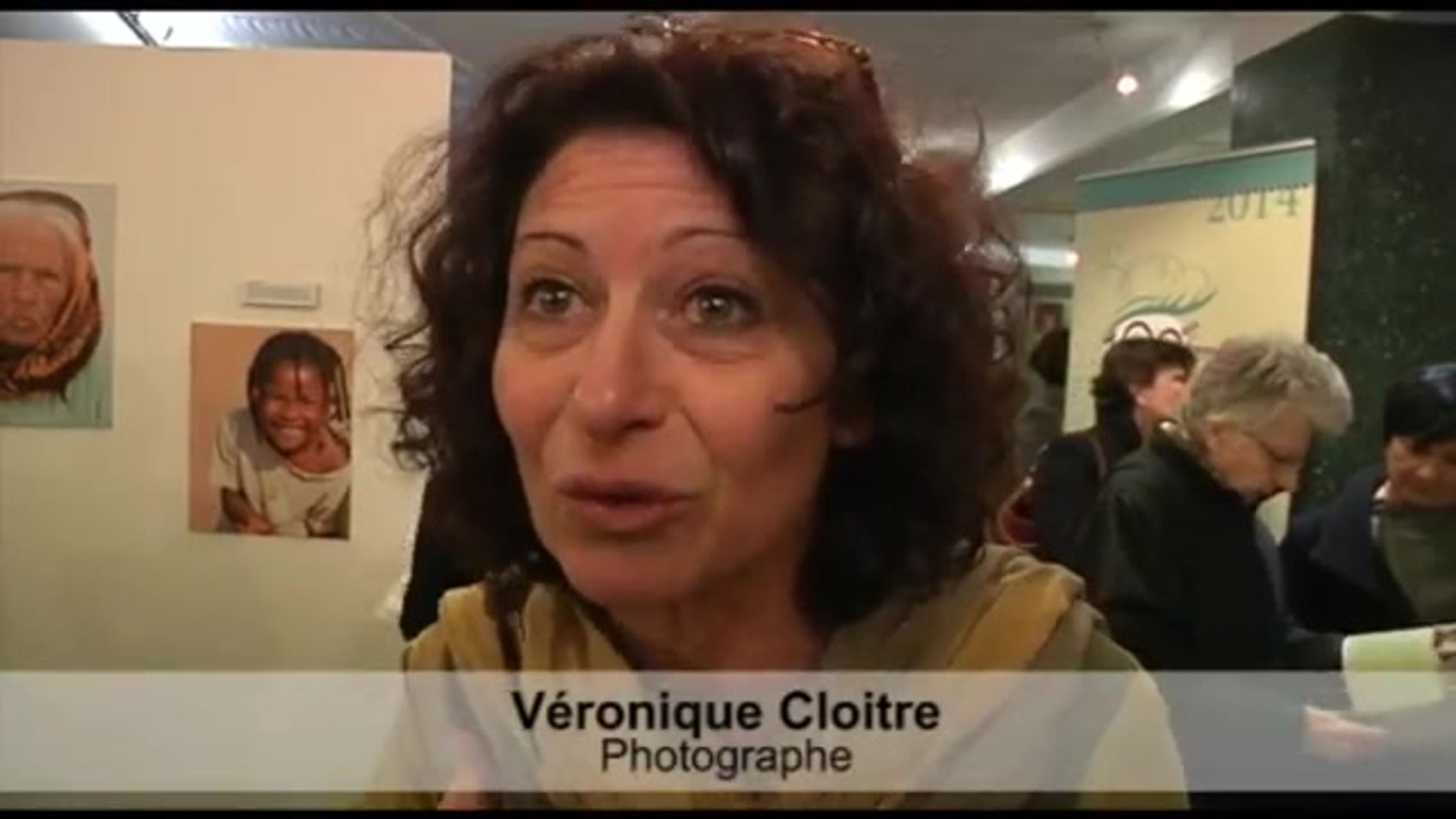 ▶ Exposition _Femmes du monde, mères du nouveau monde_ - YouTube [360p]
